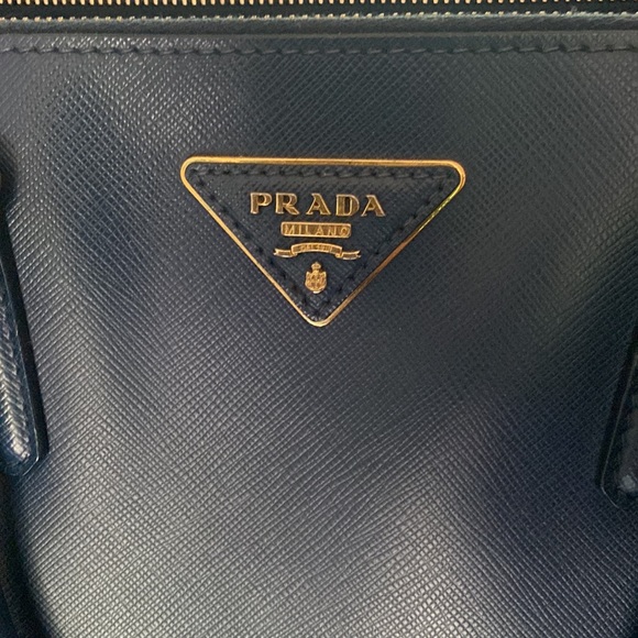 Prada Lux Saffiano - Picture 4 of 8